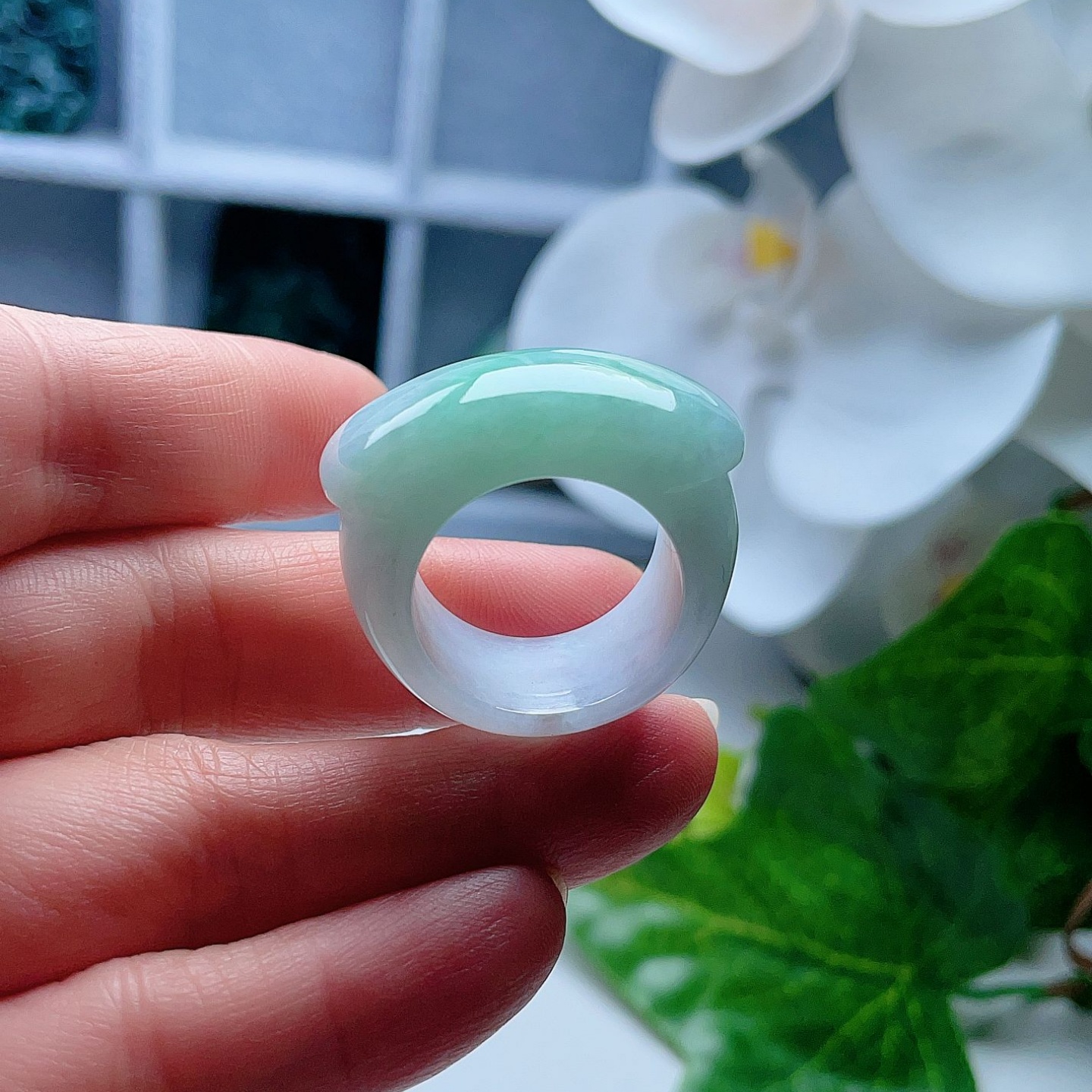 天然翡翠马鞍戒指乳白飘阳绿清新