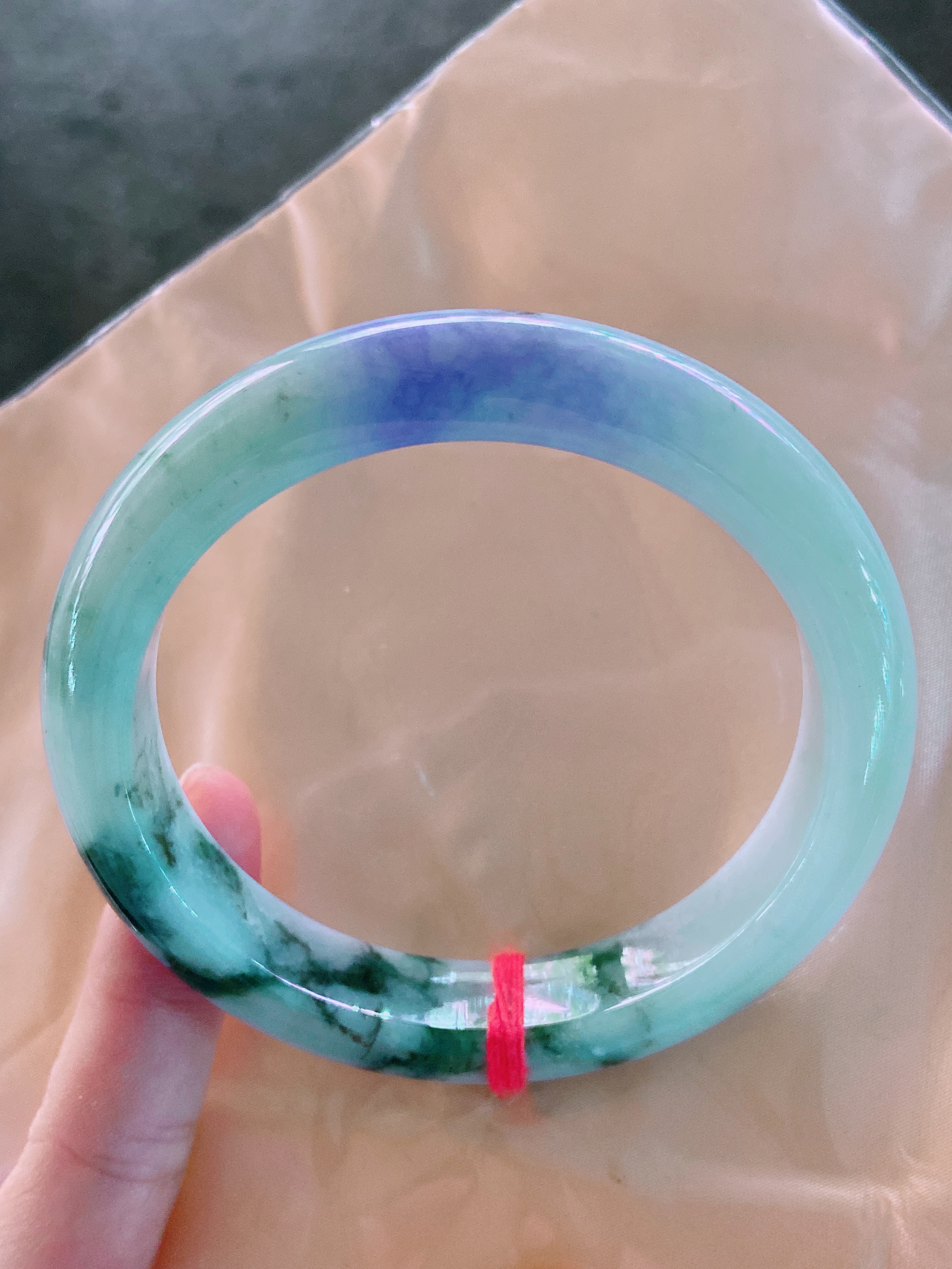 天然A货翡翠手镯三彩飘花62mm缅甸老坑玉镯晴底飘蓝花妖紫梦幻镯