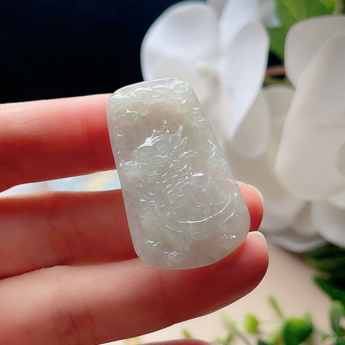 天然翡翠龙头龟小吊坠乳白淡绿