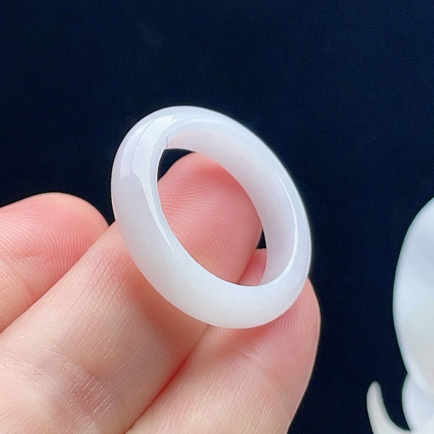 天然翡翠厚装戒指乳白清新玉指环