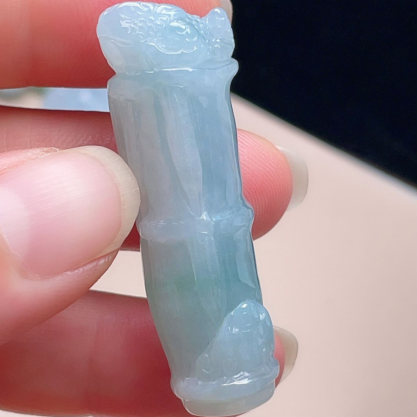 天然翡翠金蟾竹节把玩件乳白淡绿