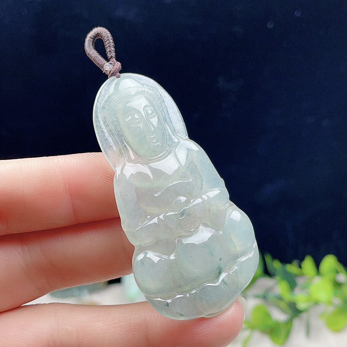 天然翡翠观音吊坠淡绿飘花冰种