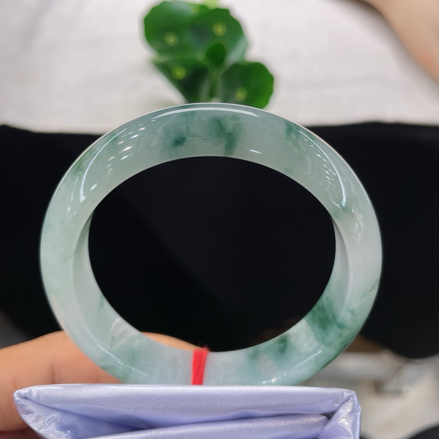 天然A货翡翠乳白飘花手镯56.5mm缅甸老坑玉镯清新优雅百搭意境