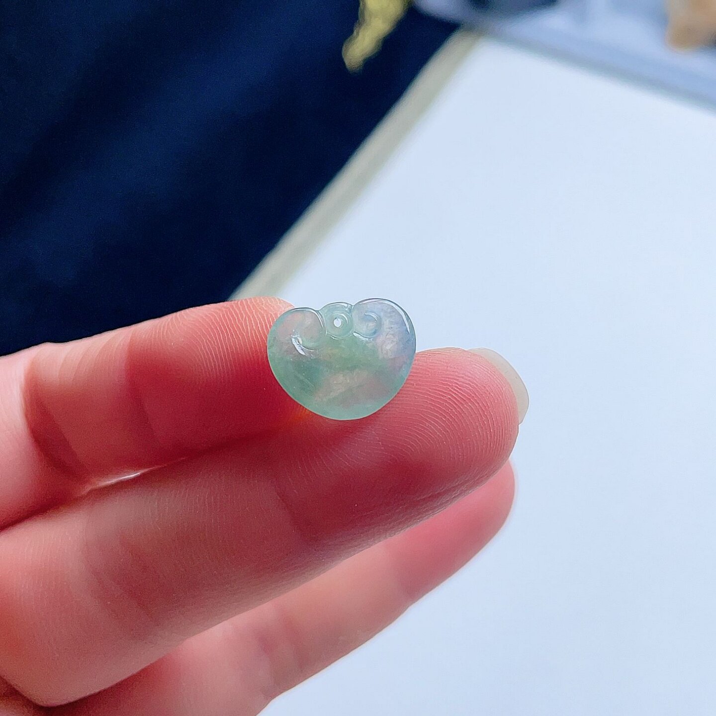 天然A货翡翠冰种小如意吊坠淡阳绿飘花缅甸老坑心形挂坠吉祥清新