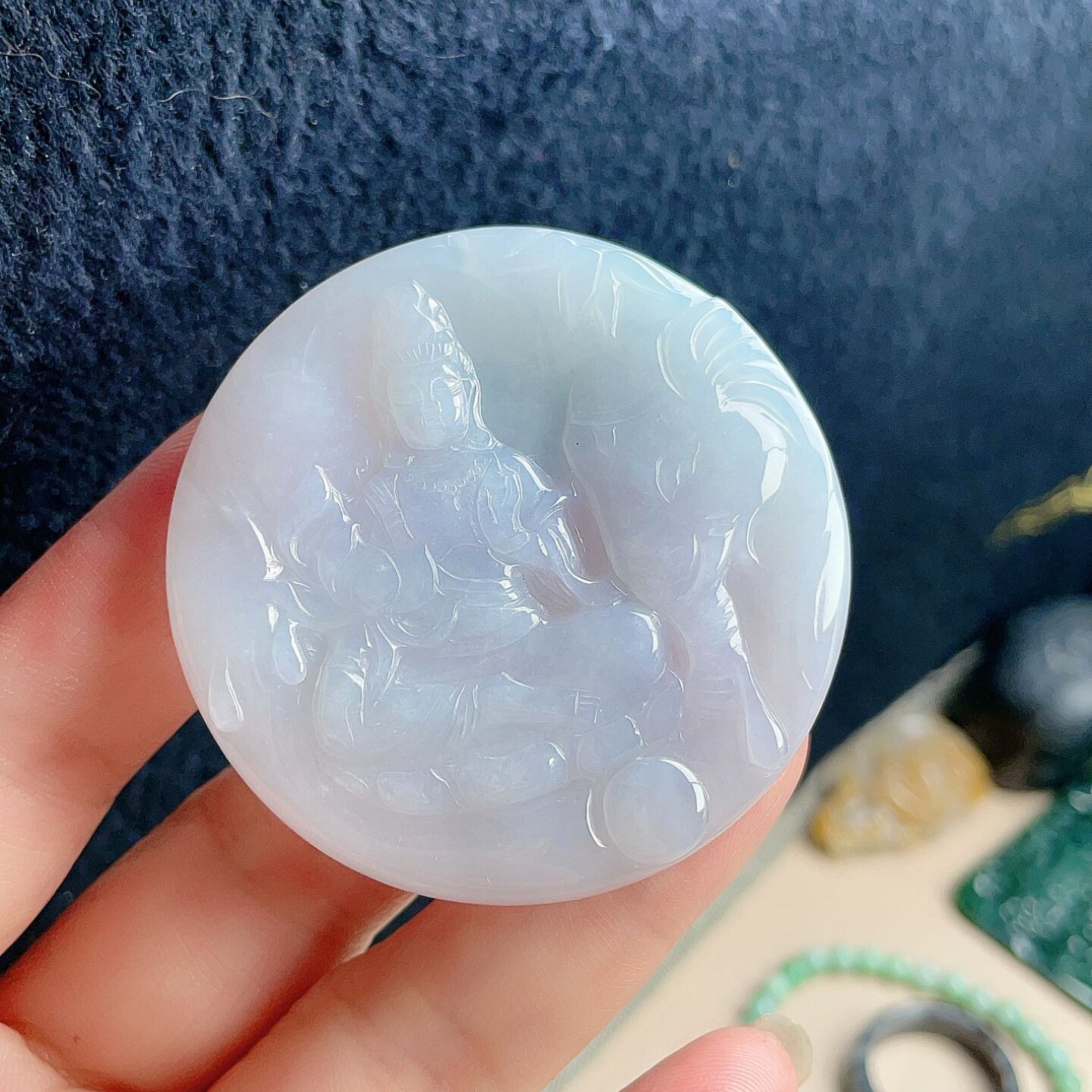 天然翡翠普贤菩萨吊坠乳白淡绿