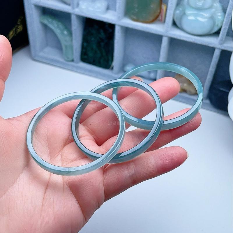 A货翡翠晴水绿海水蓝细边方手镯51~53.5mm天然小圈口玉镯清新秀气