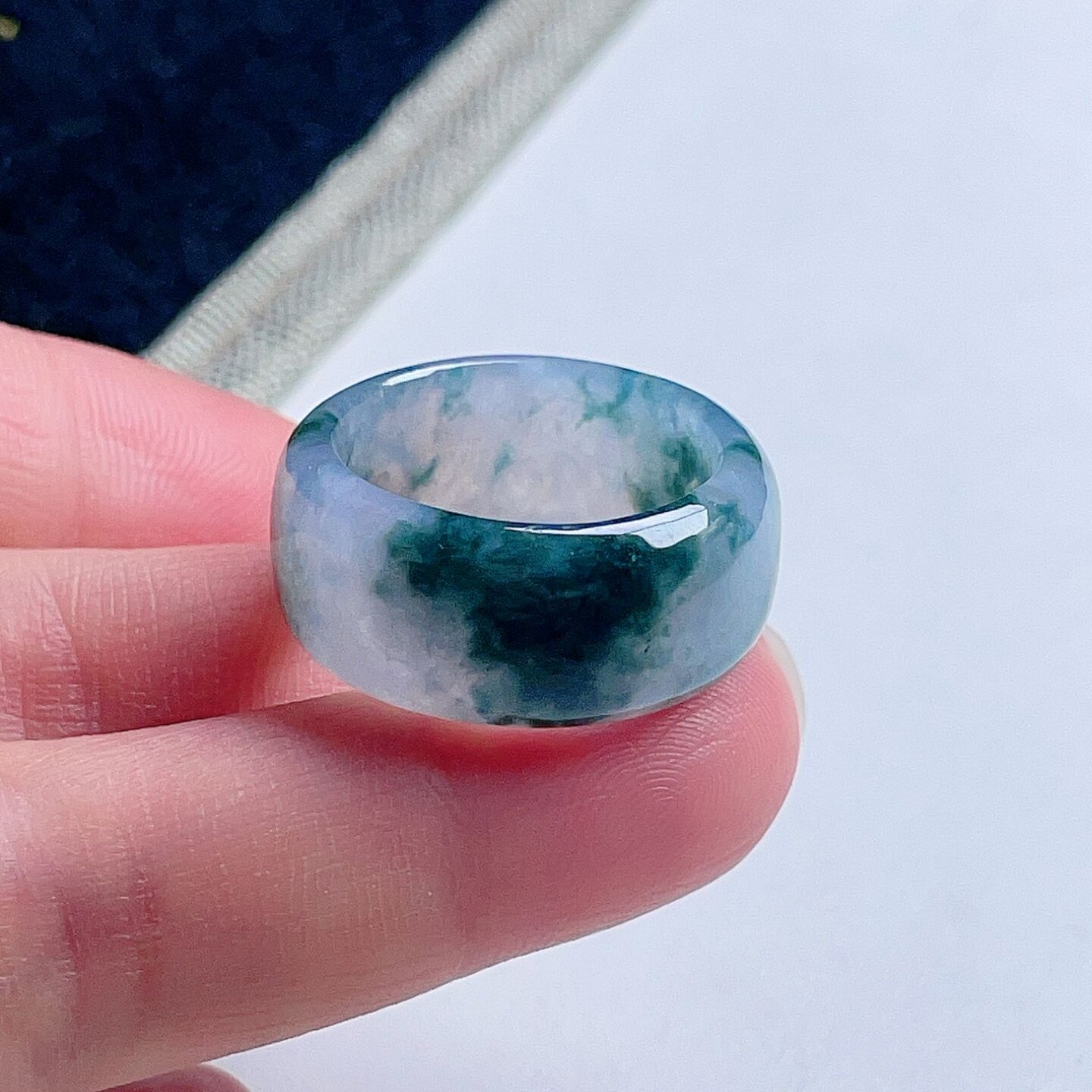 天然A货翡翠冰种宽边戒指乳白飘菠菜绿19.7mm缅甸老坑玉指环21#