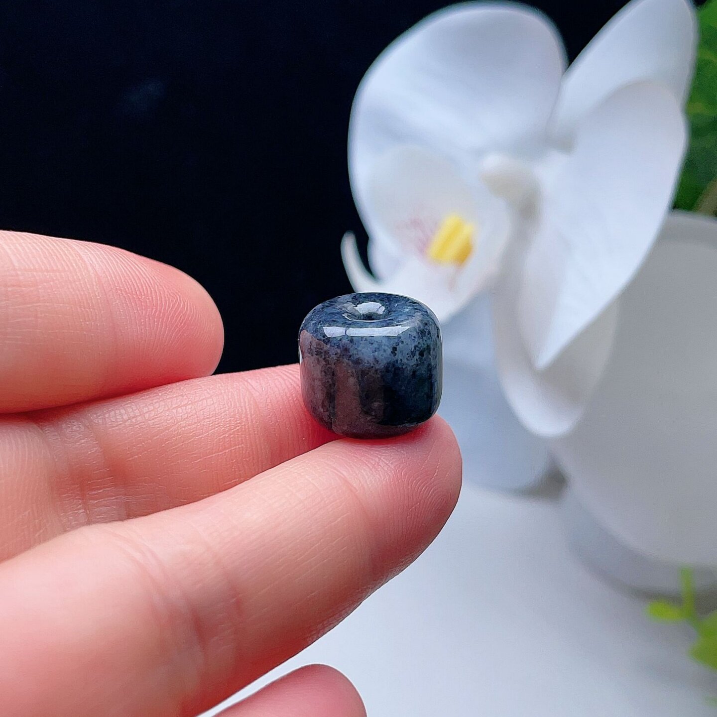 天然翡翠路路通乳吊坠白乌鸡飘花