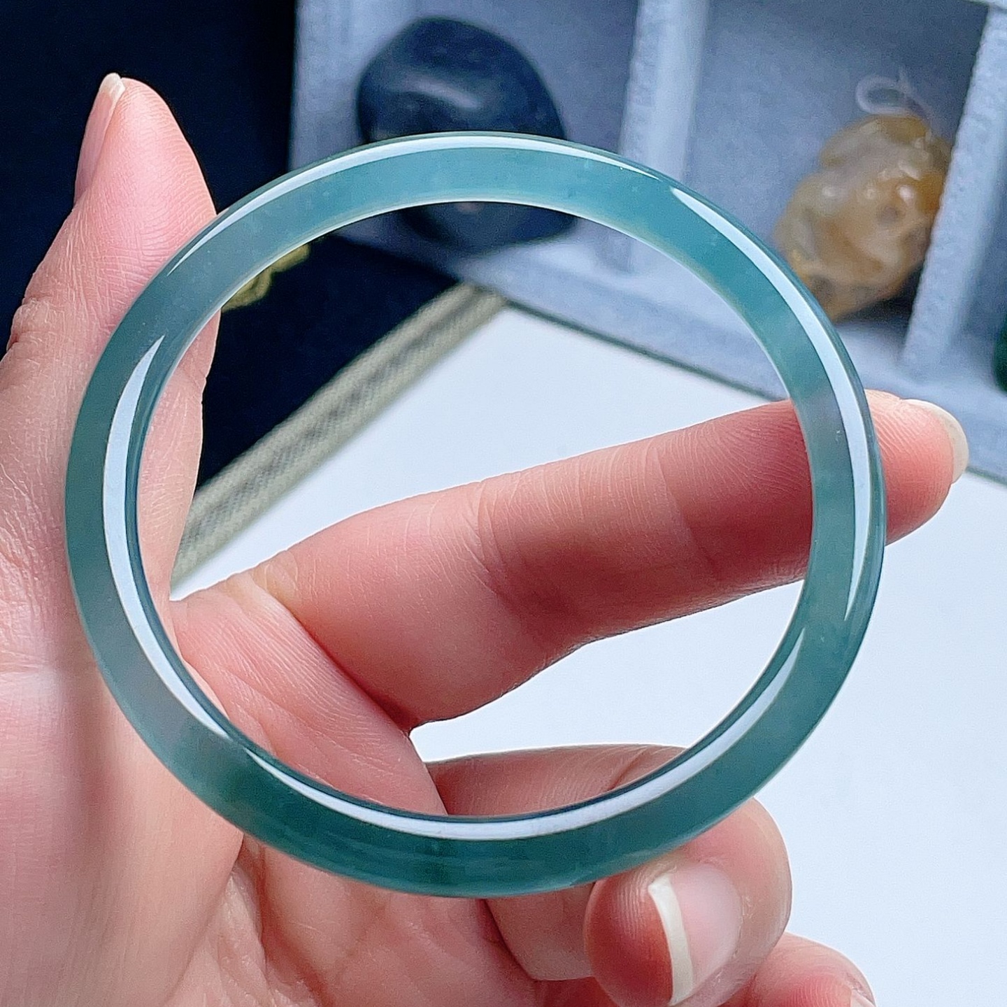 天然翡翠冰种细边手镯海蓝绿飘花