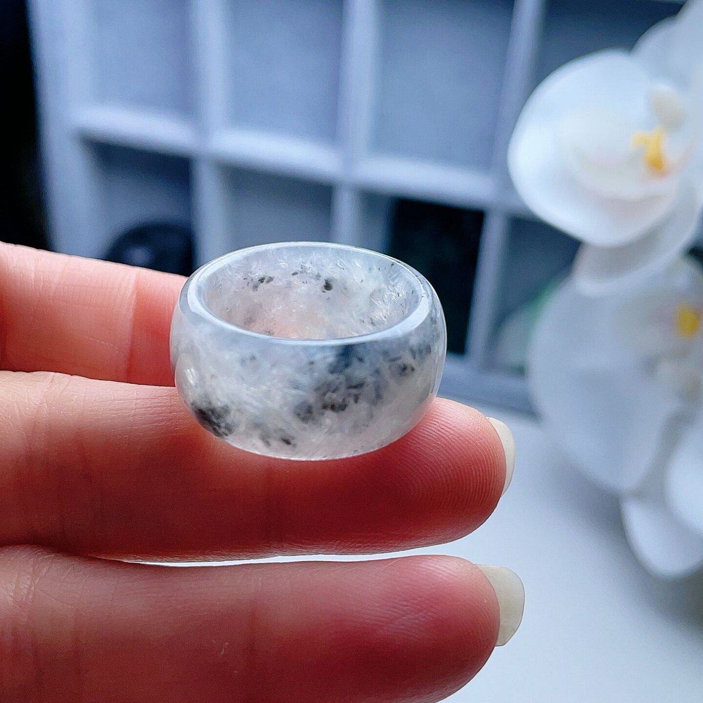 天然翡翠扳指乳白乌鸡飘花意境