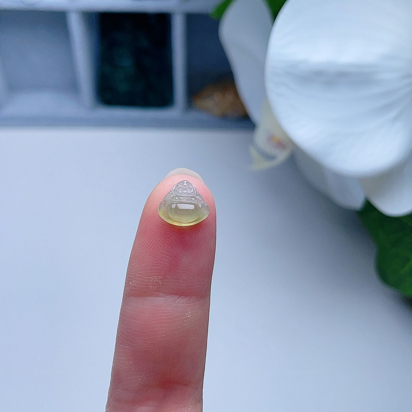 天然翡翠冰种迷你弥勒佛淡黄秀气