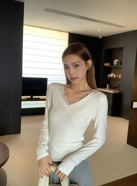 白色V领蕾丝拼接修身显瘦打底衫秋冬加厚磨毛保暖长袖内搭上衣女