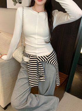 白色线条设计感修身显瘦打底衫秋冬加厚磨毛正肩圆领内搭长袖上衣