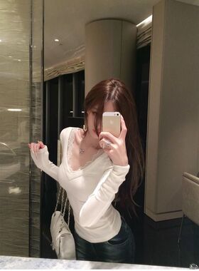 秋冬修身V领甜辣妹蕾丝打底衫加厚磨毛设计感修身显瘦内搭上衣女