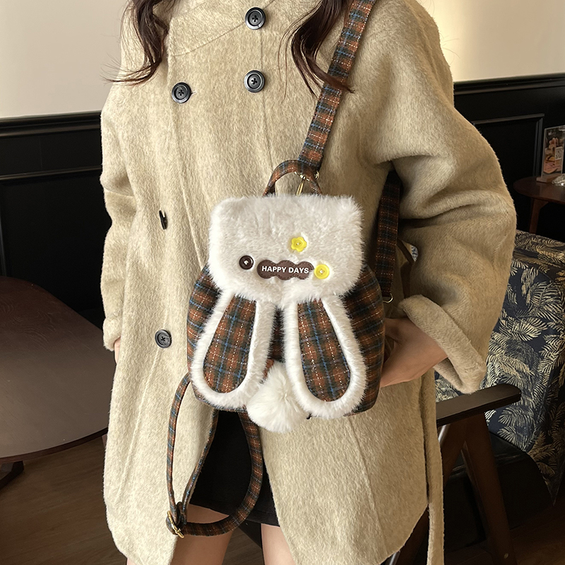 可爱毛绒水桶包女2025新款甜美少女格纹手提双肩包包小包包休闲包