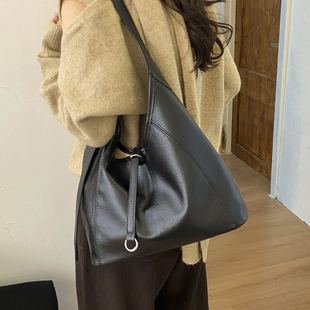 极简风大容量腋下包女2025新款 复古单肩包通勤托特包质感日韩休闲