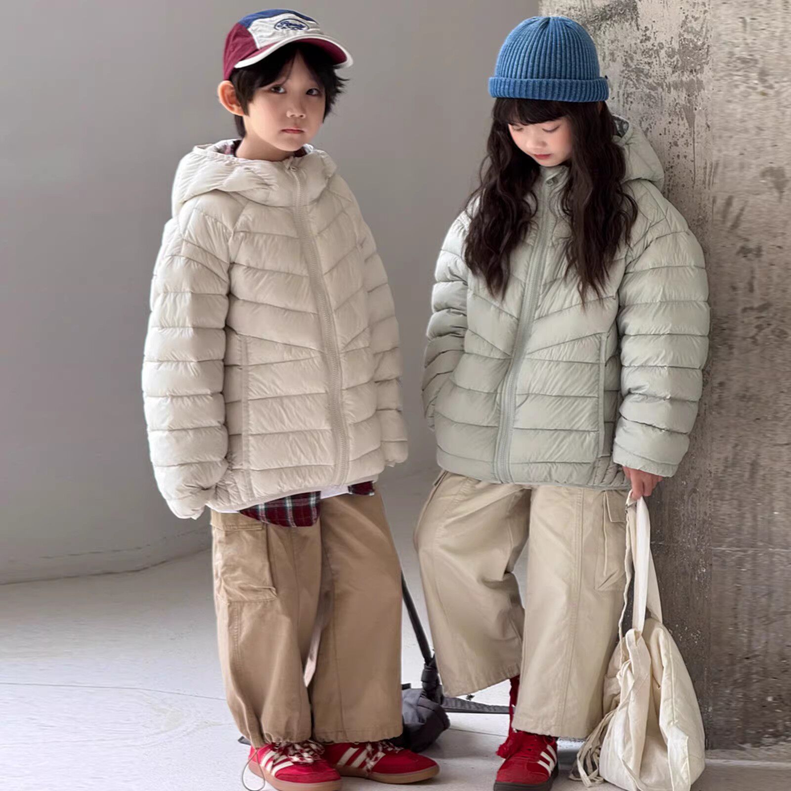 韩国儿童轻薄羽绒服2025新款男童女童中大童连帽白鸭绒洋气外套潮