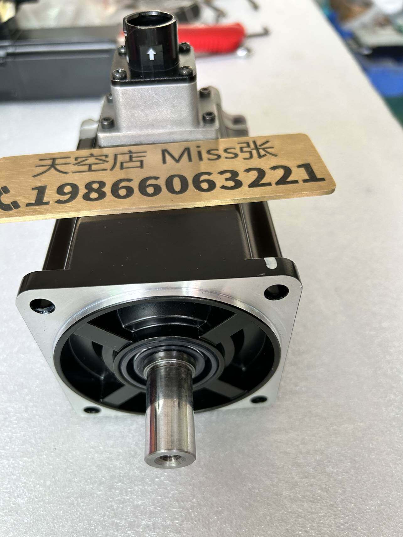 三洋 伺服电机 r2aab8100fxrb1y-h 全新询价