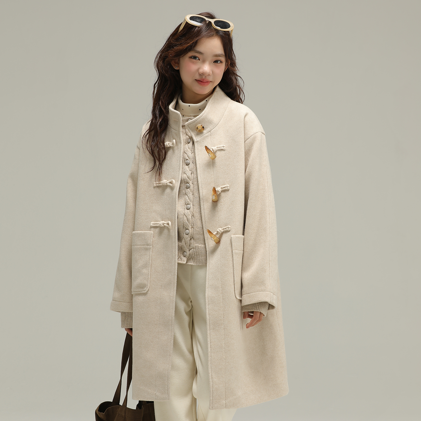 小女森女童秋冬牛角扣呢子大衣中大童米杏色高级感立领气质长外套