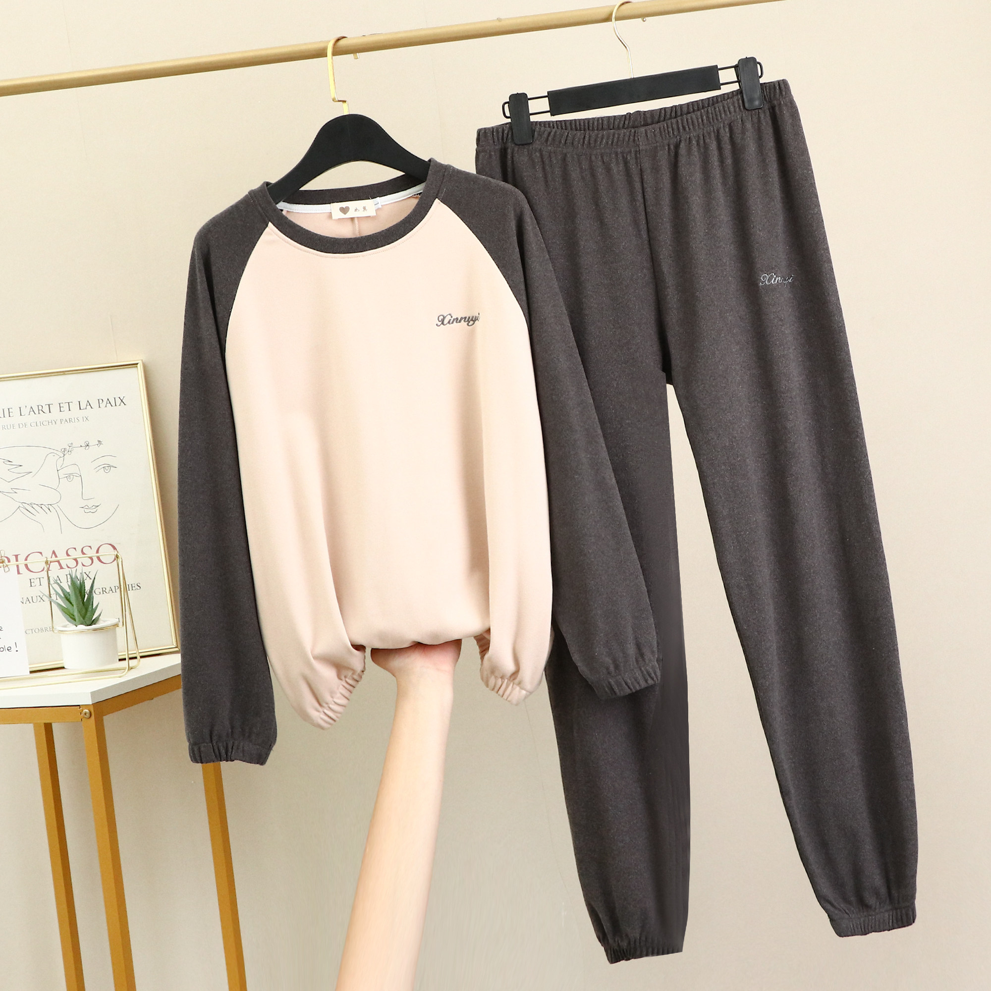 여성용 양면 독일산 벨벳 웜수트 겨울 두툼한 가정복 투피스 세트 라운드 넥 플러스 벨벳 잠옷 밖에서도 입을 수 있는 파자마