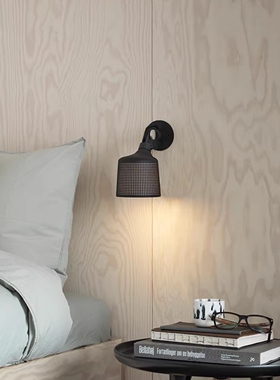 VIPP 524简约现代壁灯卧室床头灯书房玄关壁灯黑色金属灯