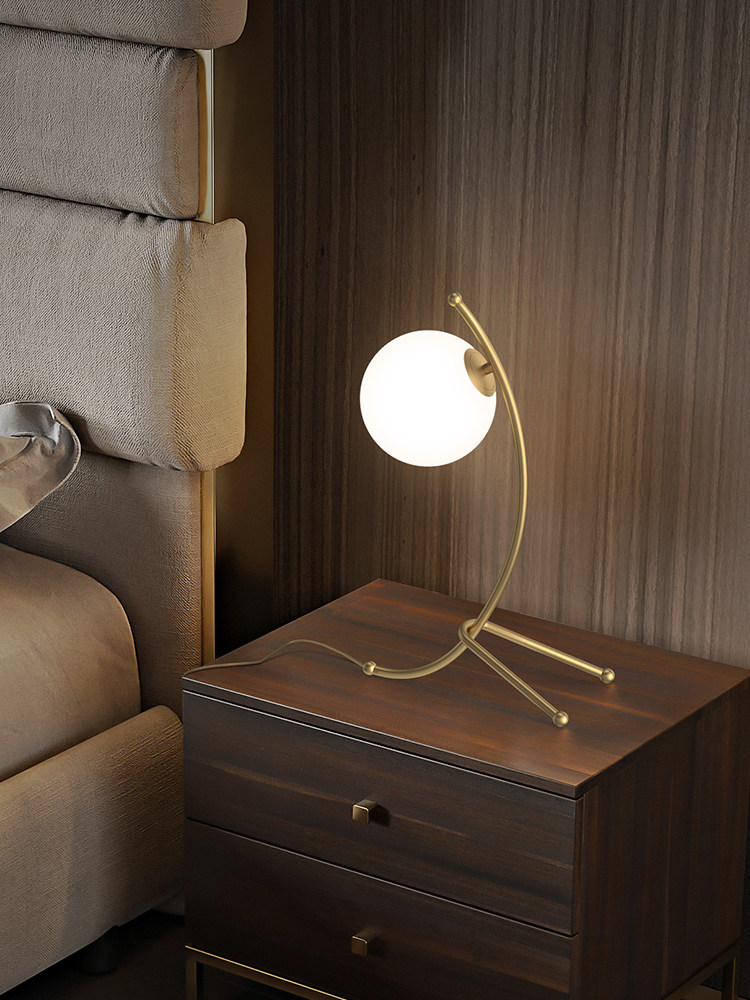 定制北欧简约台灯卧室床头柜灯创意后现代房间温馨浪漫全铜玻璃圆