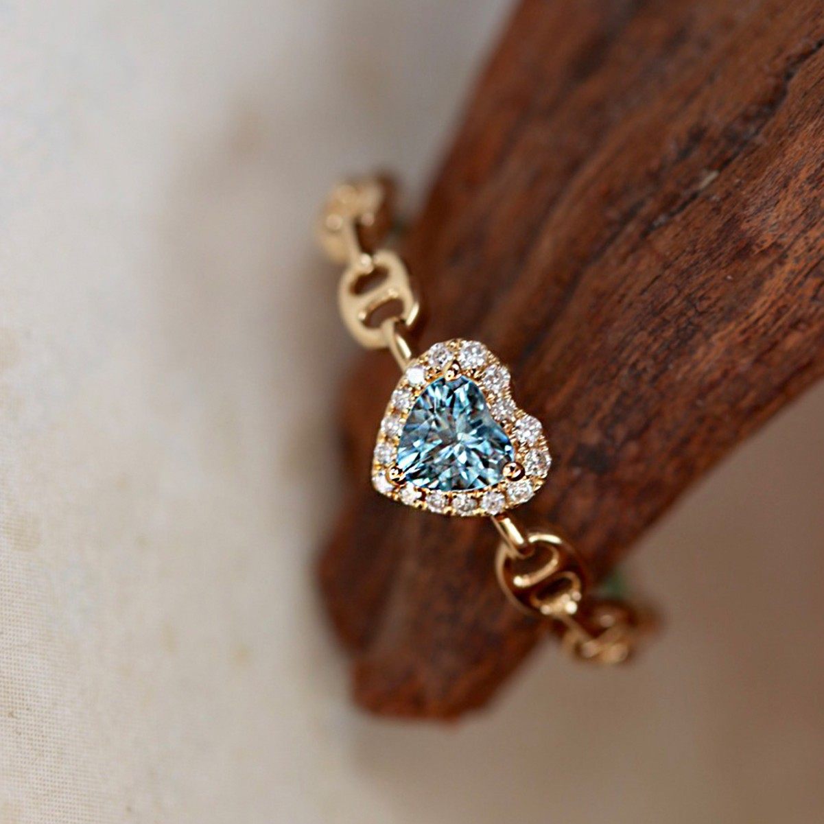 心形高仿海蓝宝钻石戒指猪鼻子戒壁个性精致时尚气质百搭轻奢指环