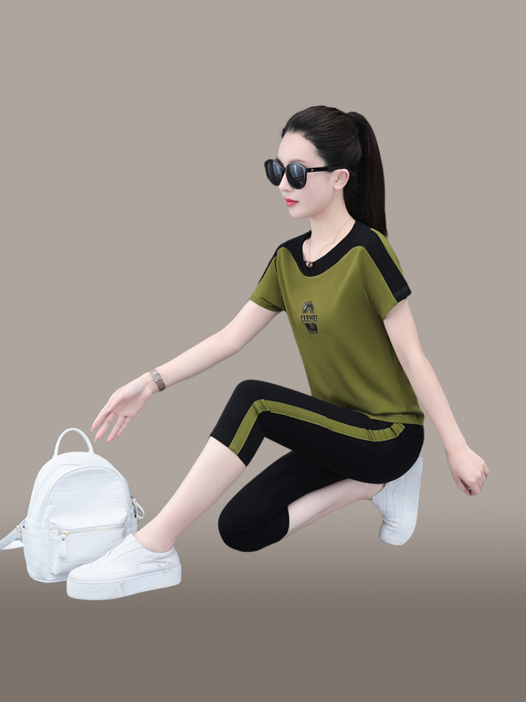采购产品夏季运动服装的妇女，时尚的冰丝绸短袖七分裤，休闲服，