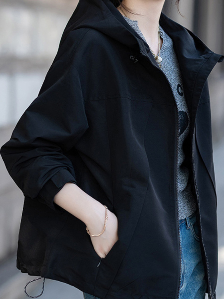 连帽短款冲锋衣风衣外套女春秋2025新款欧货爆款大码气质夹克女士