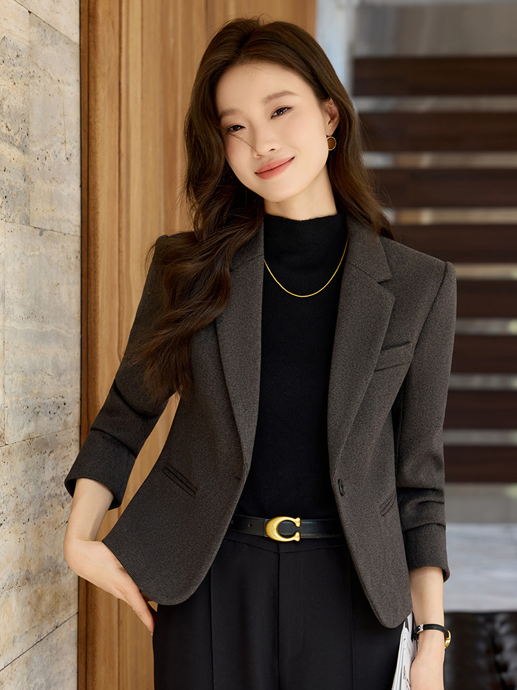 灰色小西装外套女2025新款春秋高级感小个子女士休闲西服短款上衣