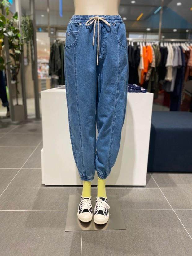 tomb  紧腰收腿百搭牛仔裤