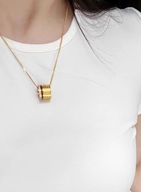 2025新款金色项链女轻奢小众设计感百搭福字吊坠精致高级感锁骨链