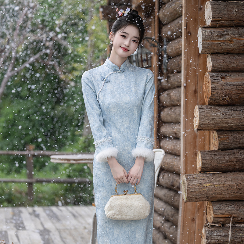 2025秋冬新款旗袍加绒加厚蓝色长款旗袍新中式年轻款修身旗袍