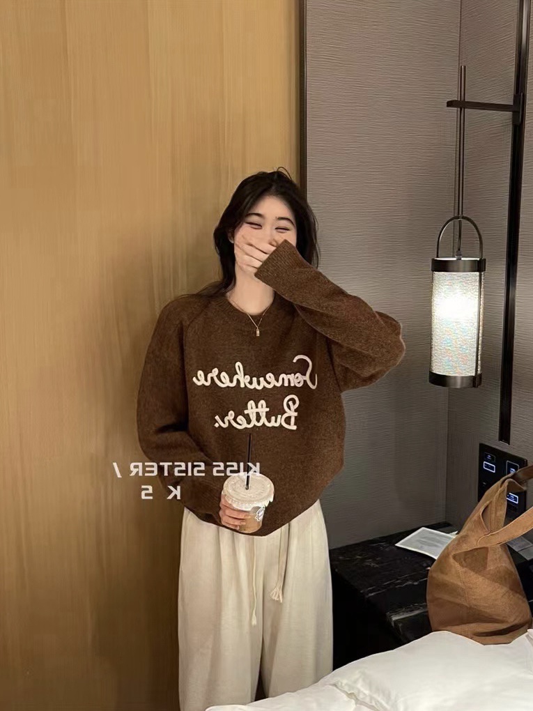 2025秋冬新款韩系减龄休闲个性撞色刺绣字母宽松显瘦圆领毛衣女
