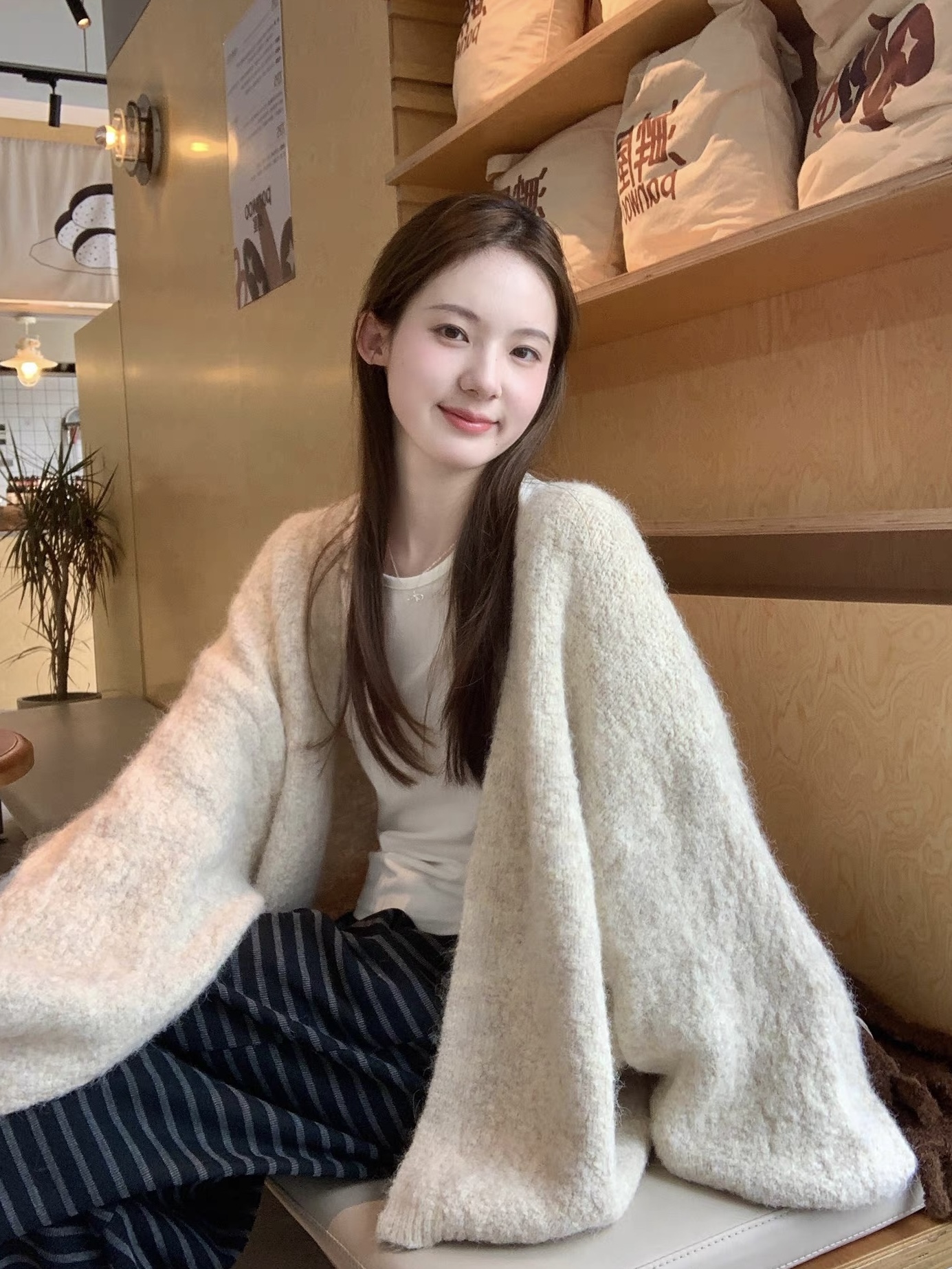 别致软糯毛衣开衫外套女秋冬季高级感气质V领外穿针织衫百搭上衣