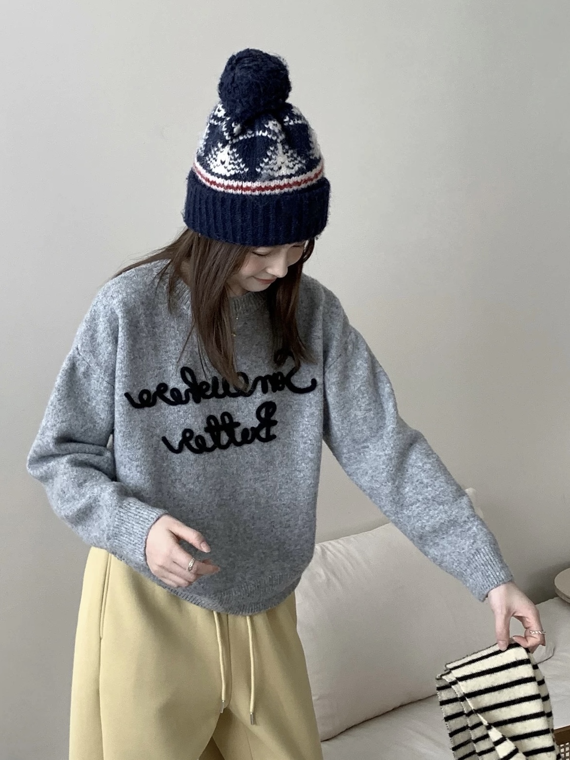 2025秋冬新款简约风韩系复古撞色字母刺绣纯色百搭圆领套头毛衣女