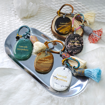 I am safe everywhere天然水晶掌心石钥匙扣解压石包挂车挂礼物