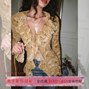 女秋木耳边打底衫 印花V领雪纺蕾丝衫 收腰开衩短上衣 法式 ITSNIKAR