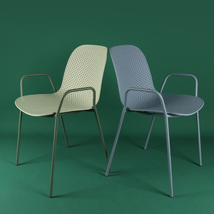 现代简约塑料椅子创意镂空靠背户外休闲椅铁艺扶手咖啡厅ins餐椅