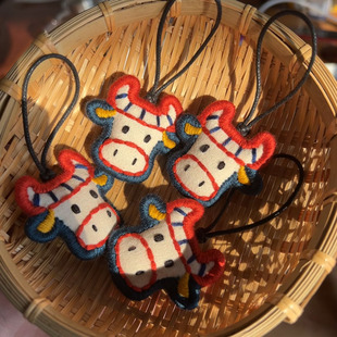 生肖牛纯手工刺绣配饰钥匙扣挂件文创成品情侣礼物布艺原创设计