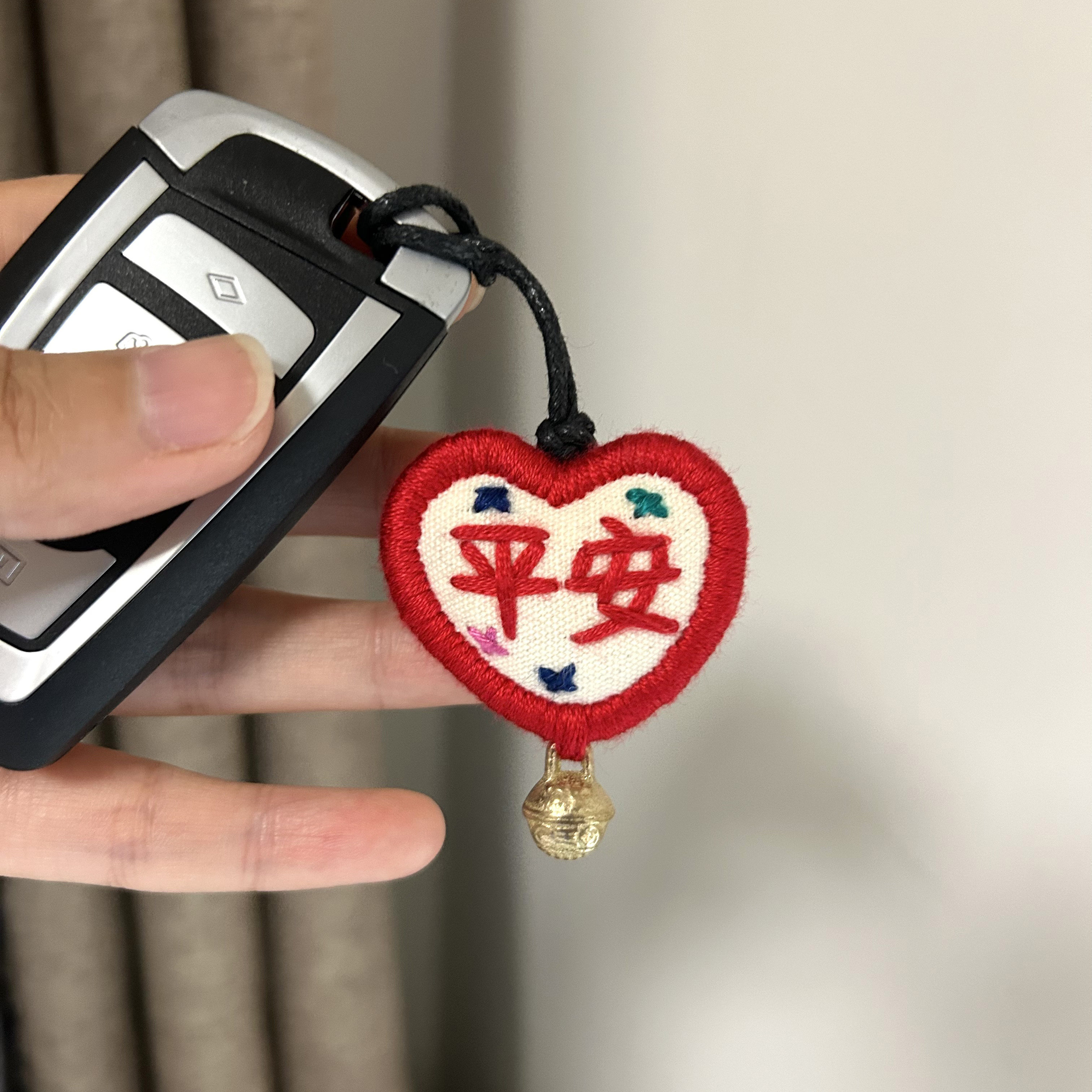 新品爱心平安手工刺绣钥匙扣节日心意中式礼物车高级感创意挂件
