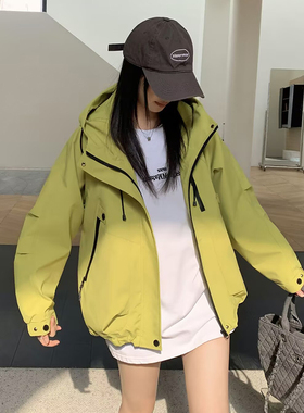 诺+黄色连帽冲锋衣女长袖宽松休闲户外风中长款显瘦外套2026风衣