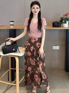 今年流行漂亮套装裙独特女绑带T恤碎花开叉半身裙两件套2024新款