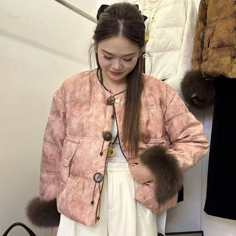 新中式风粉色羽绒服XIYUE