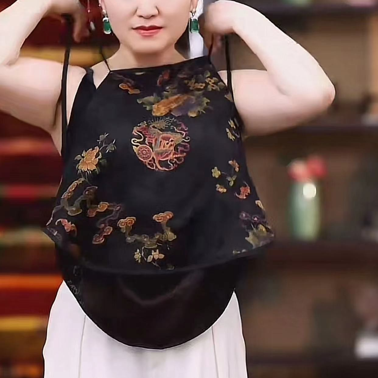 定制桑蚕丝香云纱黑色团花肚兜 不支持7天无理由