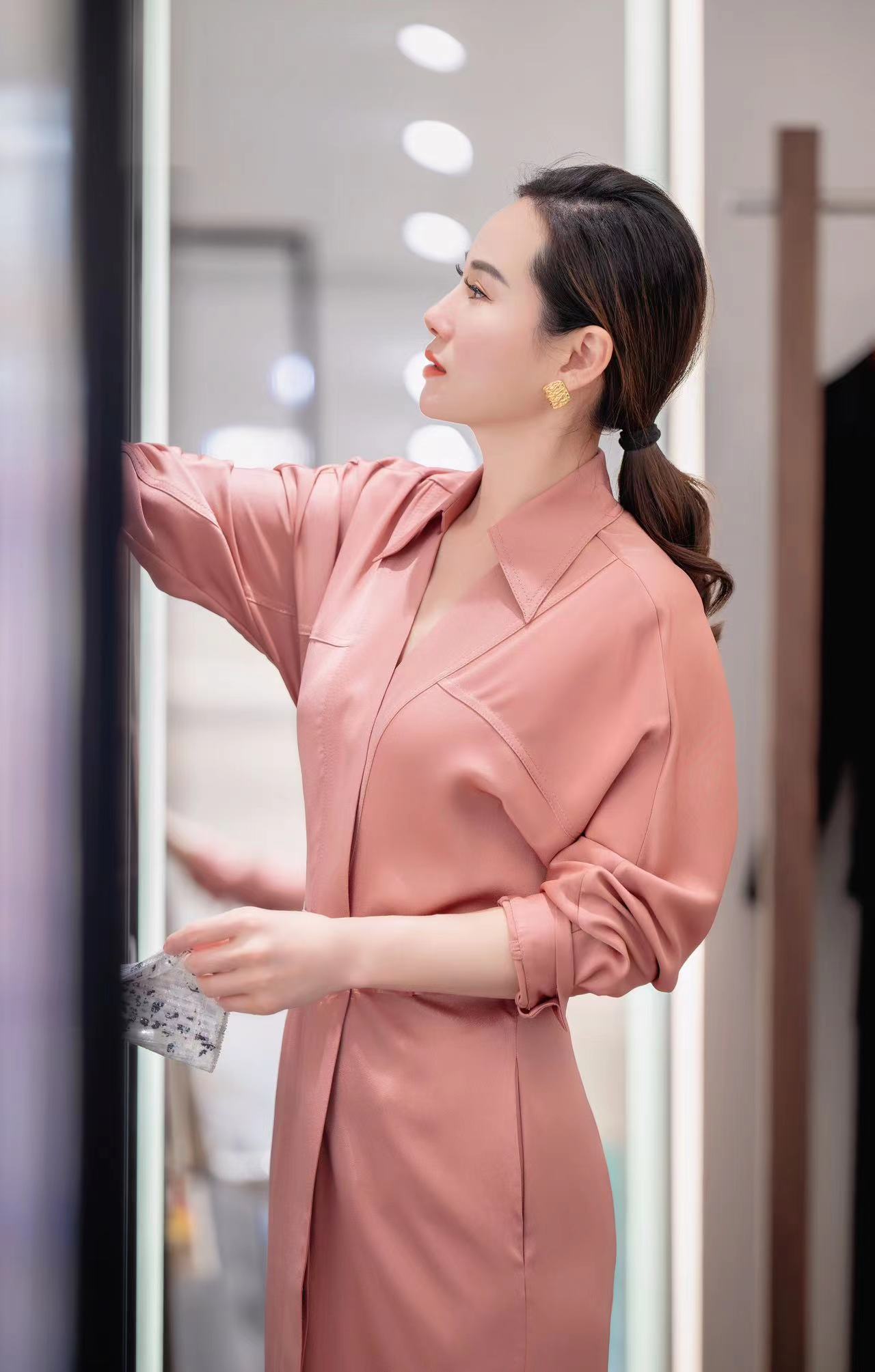 春秋款女装优雅系带收腰气质通勤粉色连衣裙显瘦遮肉衬衫裙子