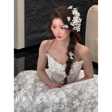 TM｜B02手作白色花朵侧边新娘三件套（对夹+项链