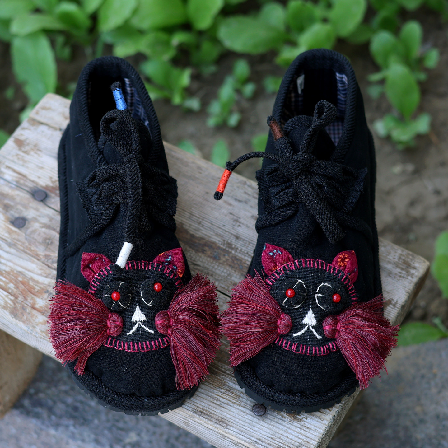 手工刺绣猫猫女士布鞋女冬加绒加厚保暖布鞋复古布鞋冬季布鞋
