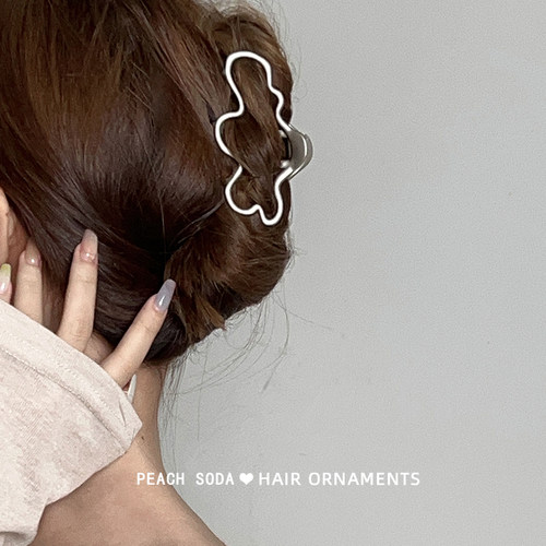 高级感镂空云朵抓夹后脑勺鲨鱼夹