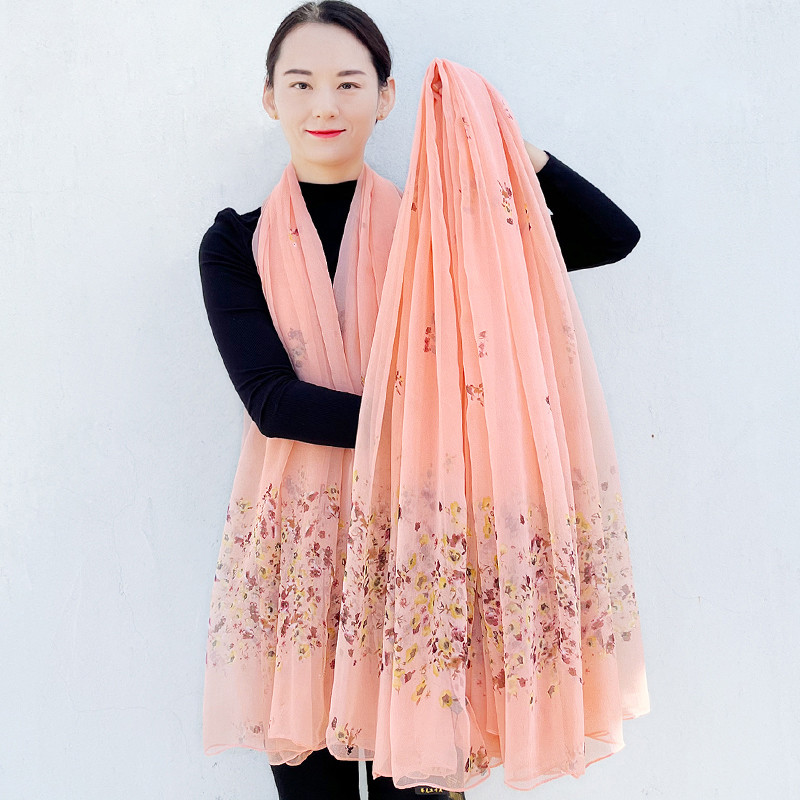 秋冬薄款百搭印花围巾丝巾女士长款披肩鳄鱼时尚纱巾保暖沙滩围脖